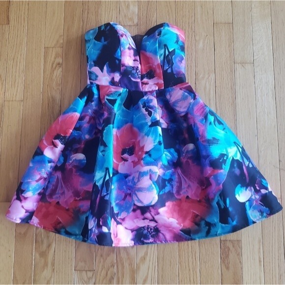 NWT B. Darlin Strapless Floral Dress Size 1/2 - Picture 2 of 6